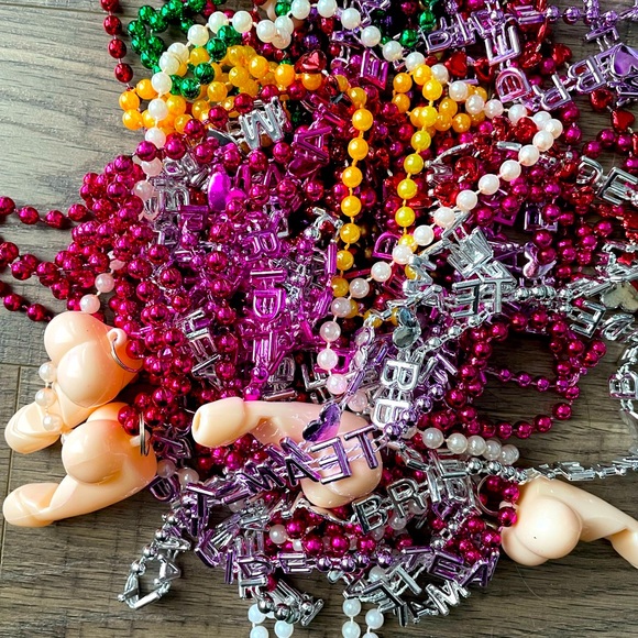 ☀️ Bachelorette/bride party basket! Just add the basket! More listed!🌈 - Picture 16 of 16